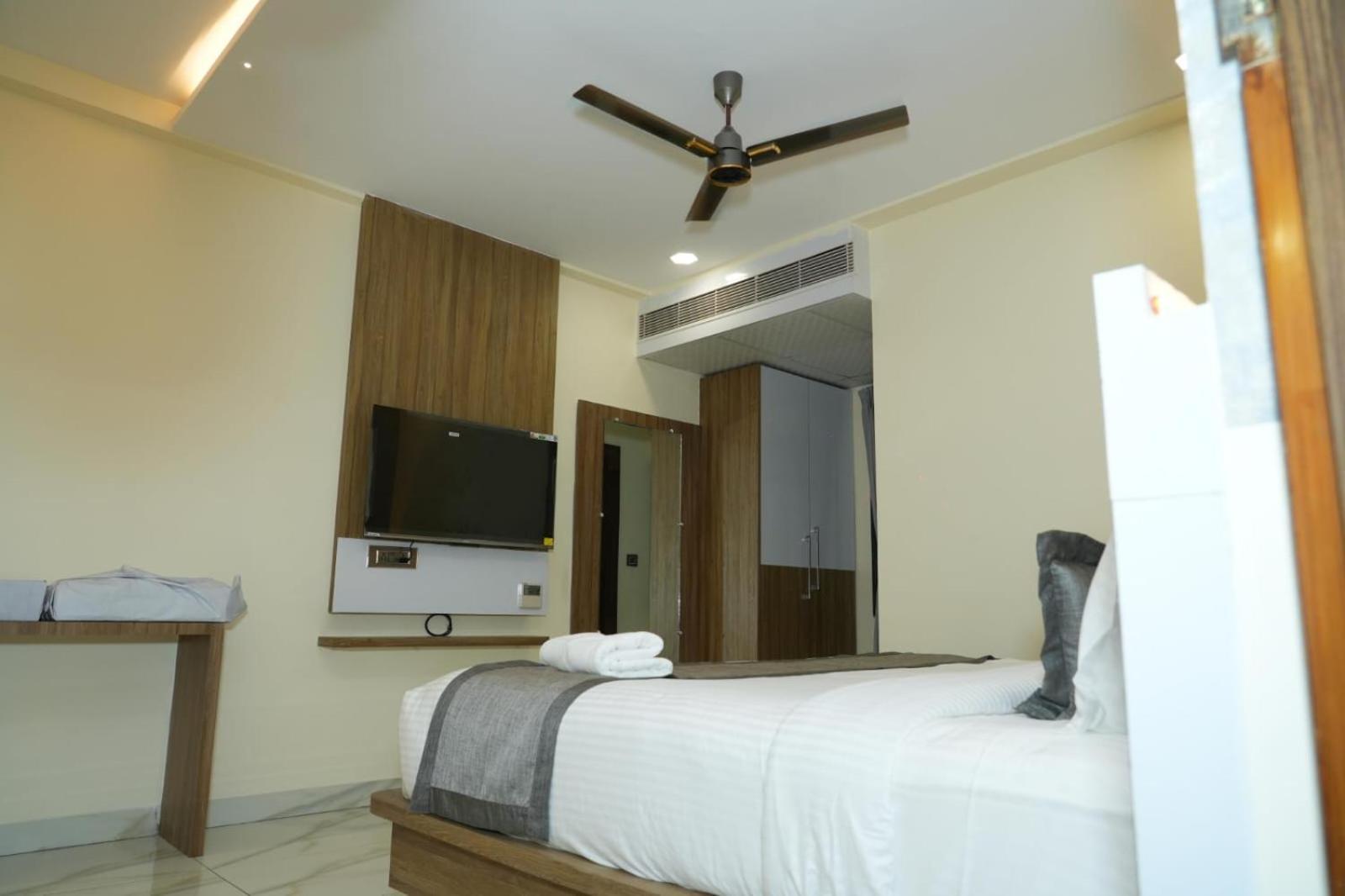 Hotel Phoenix Grand Visakhapatnam Exterior foto